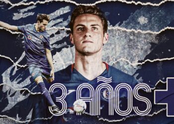 Santiago Giménez renueva contrato con el Cruz Azul