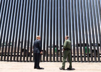 “Sin muro fronterizo estaríamos inundados de coronavirus”: Trump