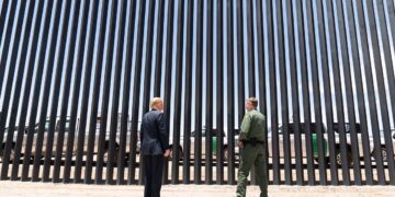 “Sin muro fronterizo estaríamos inundados de coronavirus”: Trump