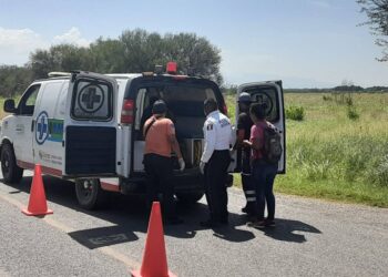 Se lesiona empleado al caer de motocicleta