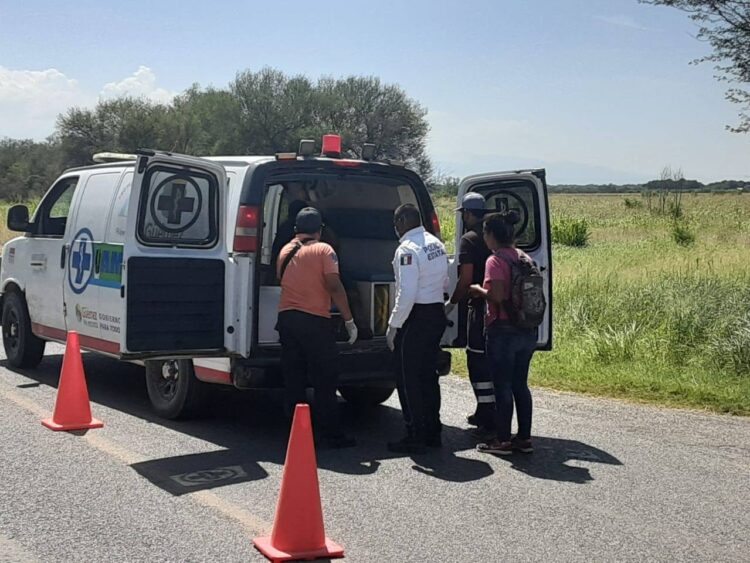 Se lesiona empleado al caer de motocicleta