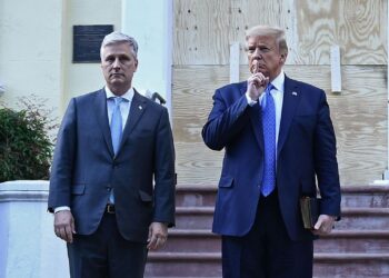 Asesor de Donald Trump positivo a COVID-19