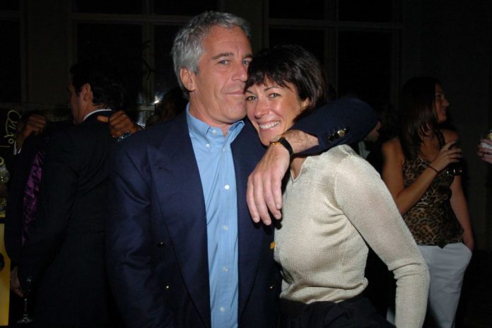 El FBI detiene a socia del magnate Jeffrey Epstein en supuesta trama de abuso