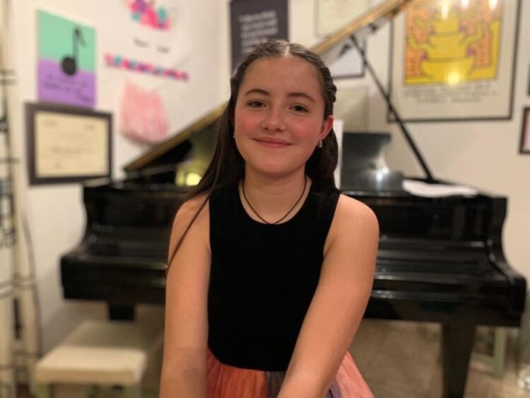 María Hanneman pianista mexicana de 14 años gana el Grand Prize Virtuoso