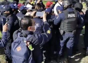 Autoridades reprimen protestas ciudadanas en Guanajuato