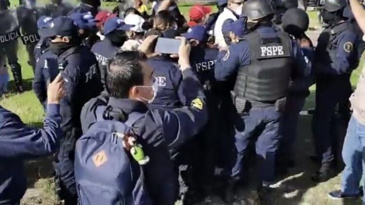 Autoridades reprimen protestas ciudadanas en Guanajuato