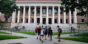 Universidades demandan a Gobierno de EEUU por norma para visas de estudiantes