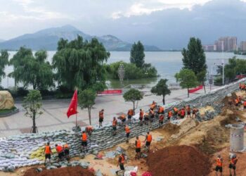 El anegado sur de China se prepara para más tormentas