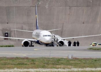 Avión de Ryanair recibe amenaza de bomba en pleno vuelo y aterriza de emergencia