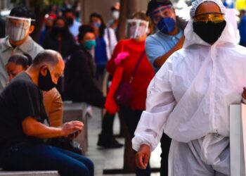 Nuevo récord de casos diarios globales y la curva sigue en ascenso