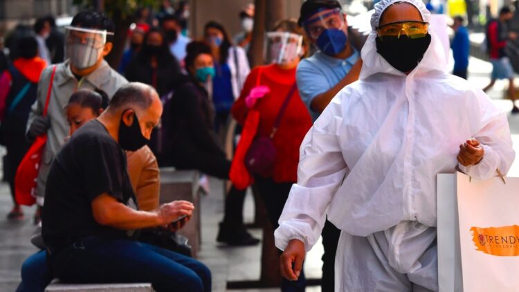 Nuevo récord de casos diarios globales y la curva sigue en ascenso