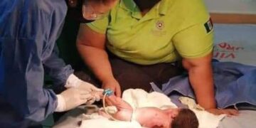 Llanto incesante salva la vida a bebé abandonado