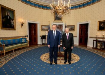 AMLO agradece que no se hablara del muro fronterizo con Trump