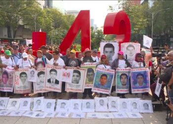 Detienen a dos investigadores Federales del caso Ayotzinapa
