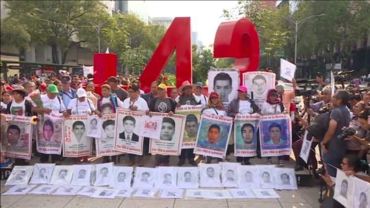 Detienen a dos investigadores Federales del caso Ayotzinapa