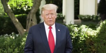 En el Día de la Independencia, Trump asegura que EU se recuperará pronto