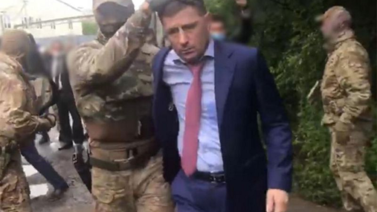 Prisión preventiva para gobernador ruso acusado de organizar homicidios