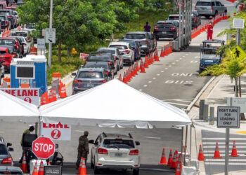 Texas y Florida a punto de colapsar por el virus