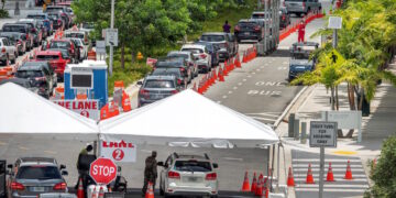 Texas y Florida a punto de colapsar por el virus
