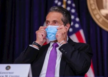 Nueva York alcanza 25 mil muertes por COVID-19 y avisa de brote en Long Island