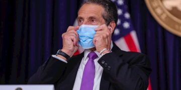 Nueva York alcanza 25 mil muertes por COVID-19 y avisa de brote en Long Island