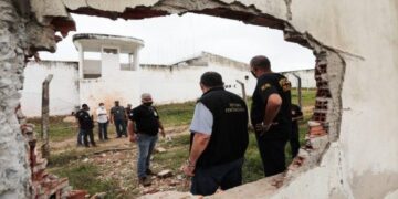 Una treintena de presos de alta peligrosidad se fuga de una cárcel en Brasil