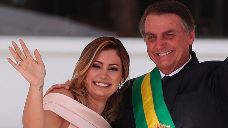 Michelle de Paula Firmo, esposa de Jair Bolsonaro, da positivo por COVID-19