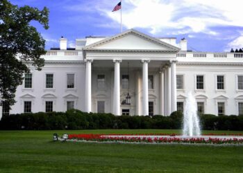 Cierran cafeterías de la Casa Blanca por coronavirus