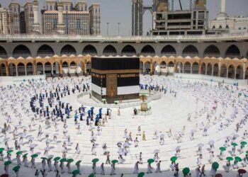 Apenas un millar de fieles viven el gran día de peregrinación en La Meca