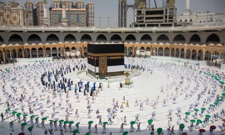 Apenas un millar de fieles viven el gran día de peregrinación en La Meca