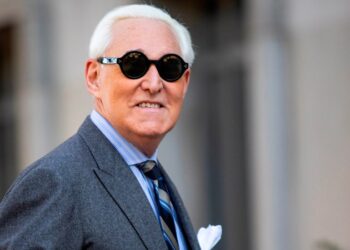 Trump conmuta pena a su amigo Roger Stone; demócratas anuncian investigación