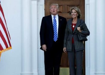 Gobierno de Trump insiste en reabrir escuelas, pese a Covid-19