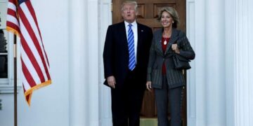 Gobierno de Trump insiste en reabrir escuelas, pese a Covid-19