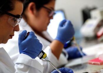 Investigadores mexicanos reciben apoyo para desarrollar fármaco contra COVID-19 en Suiza
