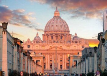 El Vaticano publica manual para tratar casos de abusos a menores en iglesia