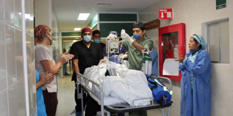 Nuevo León y Tabasco, con saturación hospitalaria al 80% por COVID-19