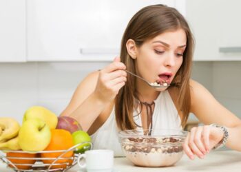 ¿Qué es lo que sucede en el cuerpo cuando comemos demasiado rápido?