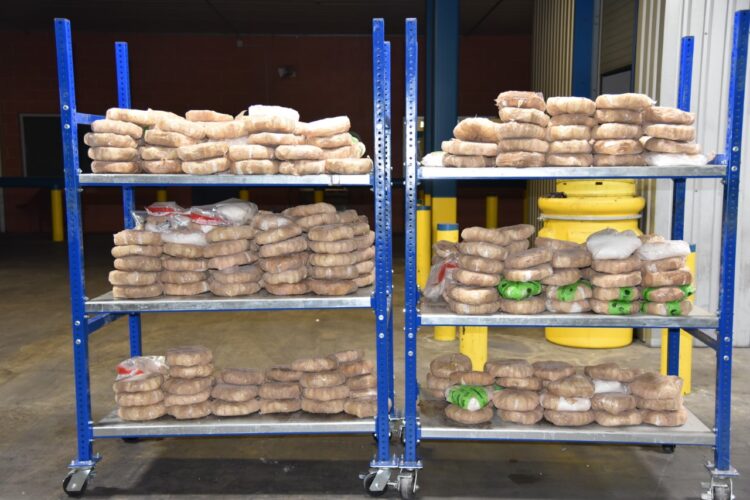 Incautan en Laredo, Texas, metanfetamina por 18 mdd