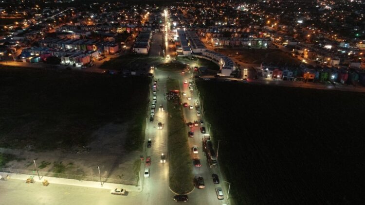 Activa Mario López luminarias led en zonas marginadas de Matamoros