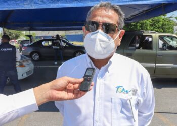 Desinfectan más de 400  carros ante el Covid-19