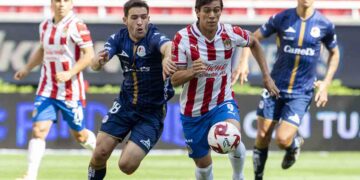 Chivas gana 2-1 a San Luis en primer partido de Vucetich