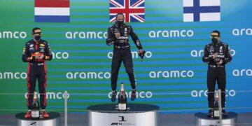 Hamilton gana en España y rompe récord de Schumacher