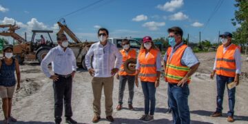Supervisa Mario López obra de pavimentación en colonia de Matamoros