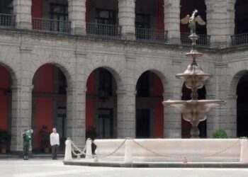 Rinde AMLO homenaje a víctimas de Covid-19