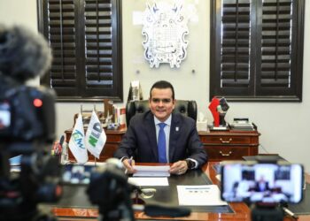 Garantiza Rivas entrega total de libros de apoyo en N. Laredo