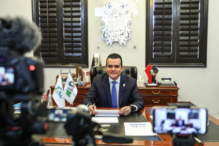 Garantiza Rivas entrega total de libros de apoyo en N. Laredo