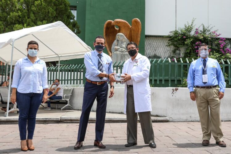 Cumple Rivas y entrega  tablets a hospitales públicos de N. Laredo