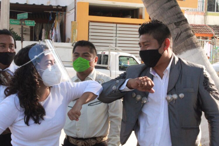 Recorre Olga Sosa colonias de Tampico y apoya a trabajadores independientes