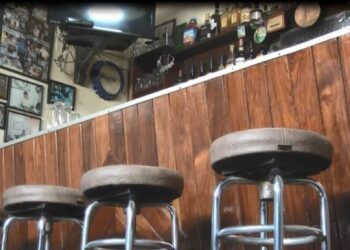 Dejan que les corten la luz y agua a pagar sin trabajar