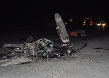 Tráiler aplasta y mata a motociclista